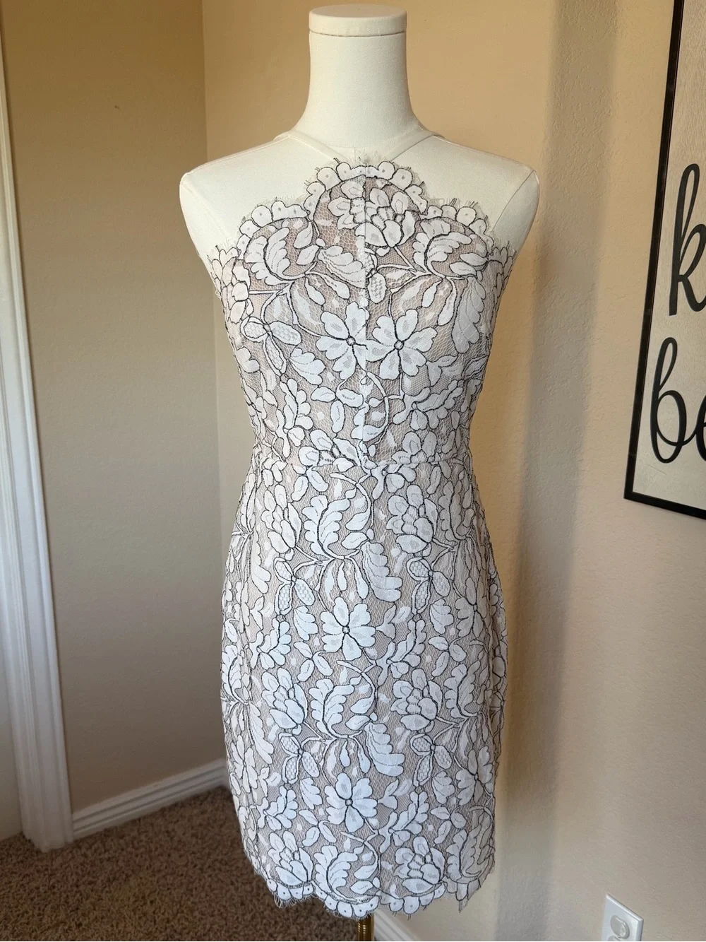 Elegant White Lace Overlay Sheath Dress Size M - Picture 1 of 4